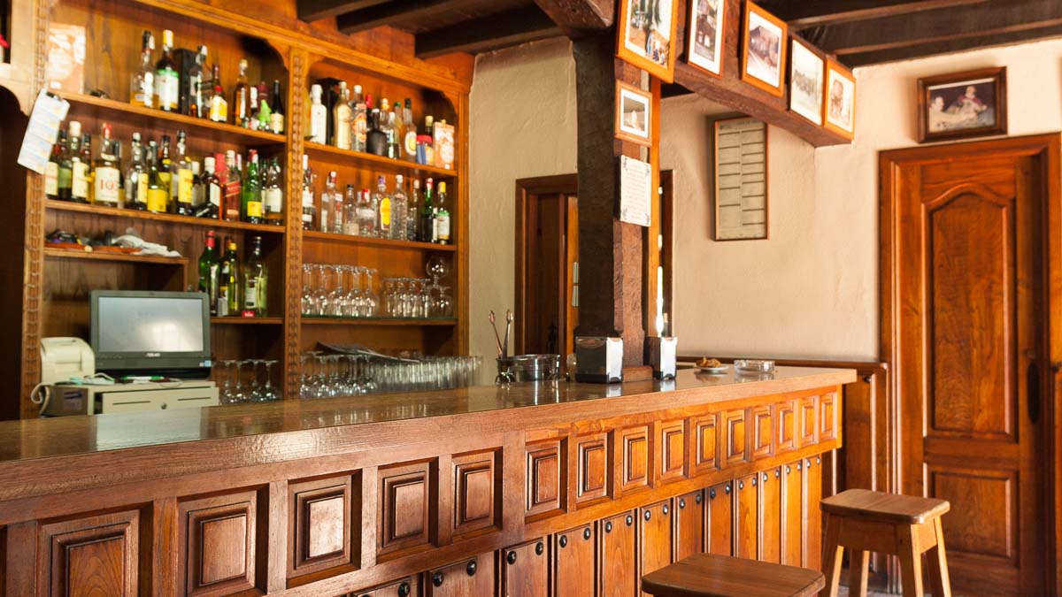 Entrada y bar